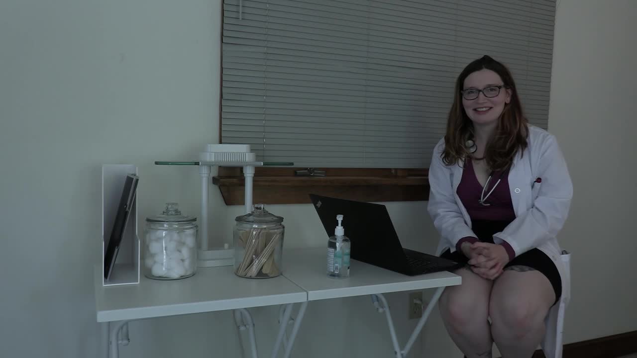 Bettie Bondage - Doctor Loves Your Big Dick - Fullthot