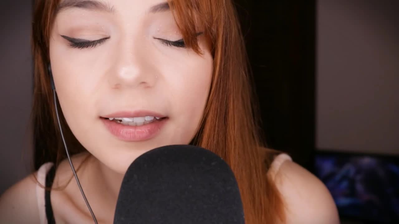 Maimy ASMR - Boobie Scratch